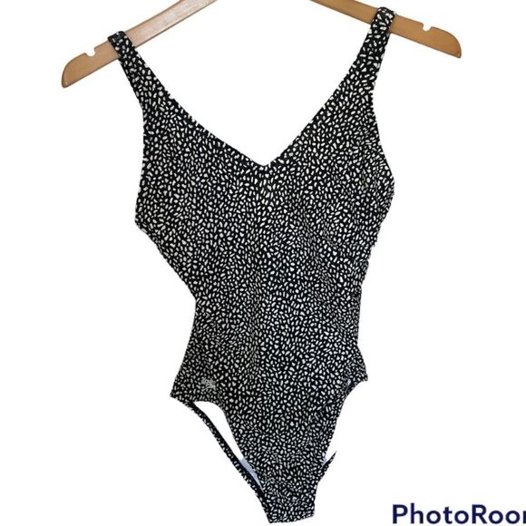 SPEEDO Black & White Quality One Piece Swimsuit - Size 6 - Picture 1 of 3